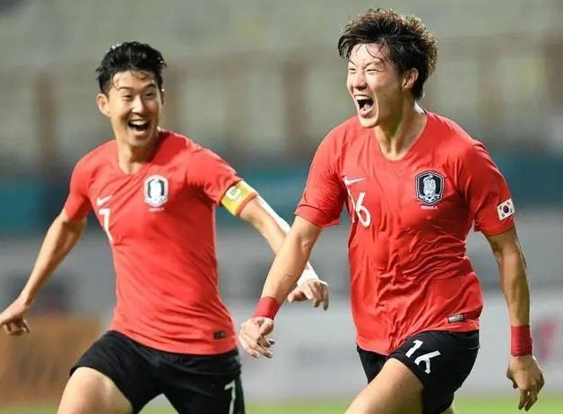 詹姆斯：防守时我们要拧成一根绳，并且时刻保持沟通